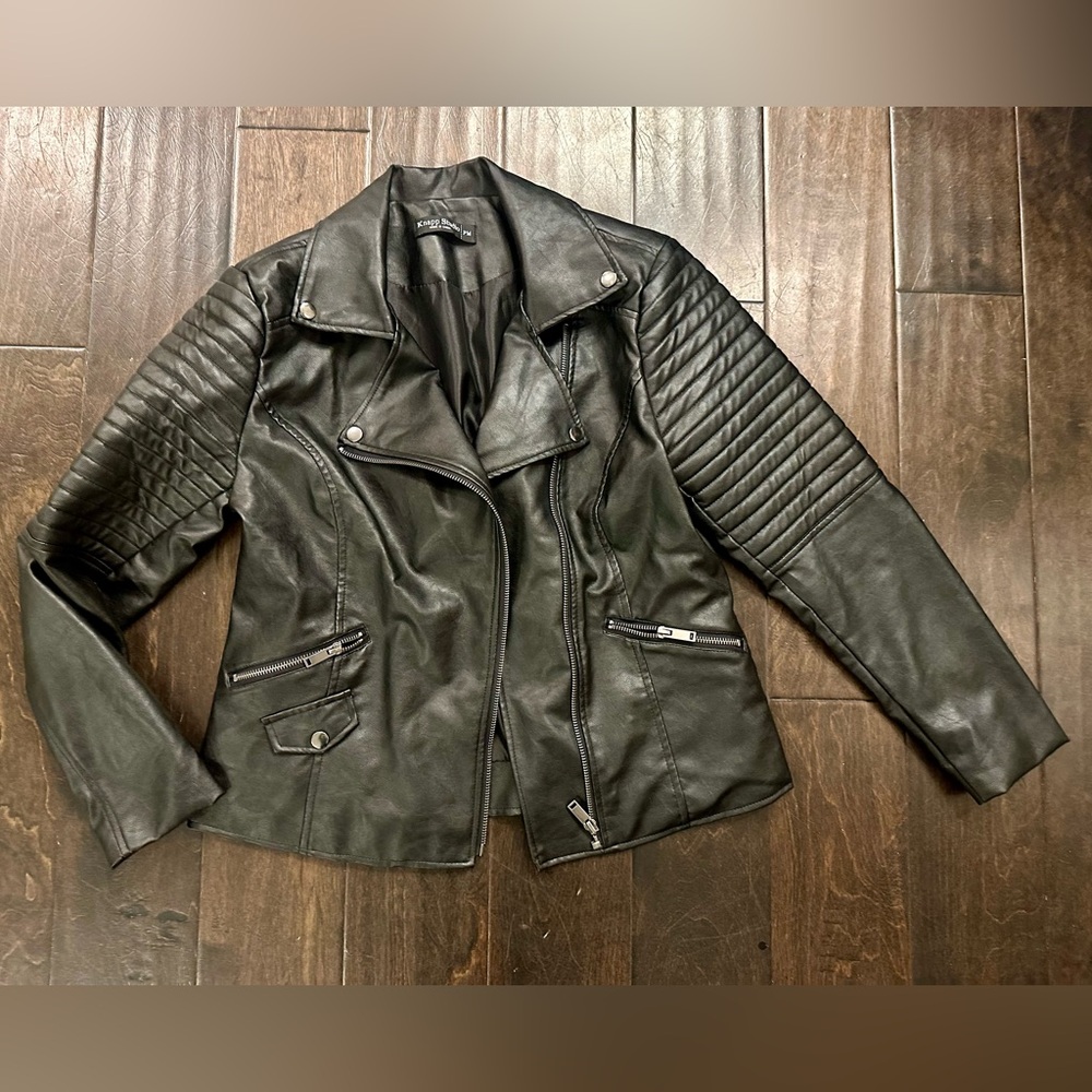Knapp Studio black petite medium MP women’s faux Leather Jacket